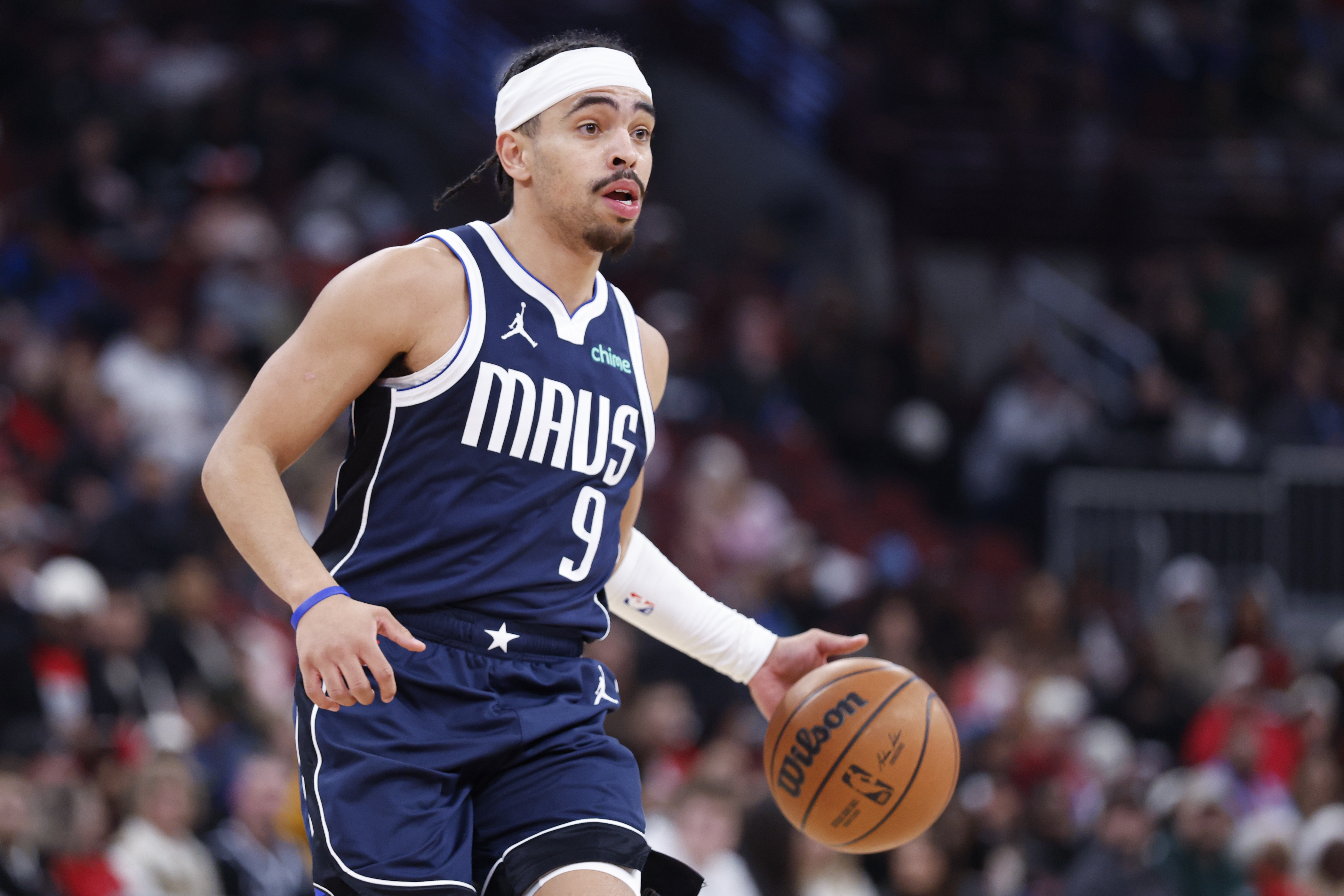 kaiyun-希望没事！瑞安·内姆哈德拼抢中倒地 一瘸一拐走下场