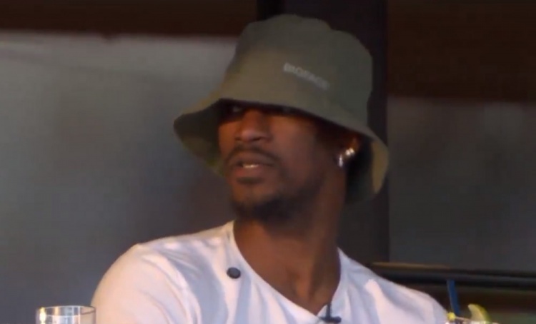 开云体育-心情美丽！巴特勒现场观看好友阿尔卡拉斯的网球赛