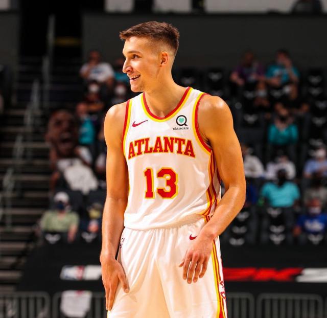 开云体育-8记三分射穿黄蜂 博格丹状态火爆扛起残阵老鹰